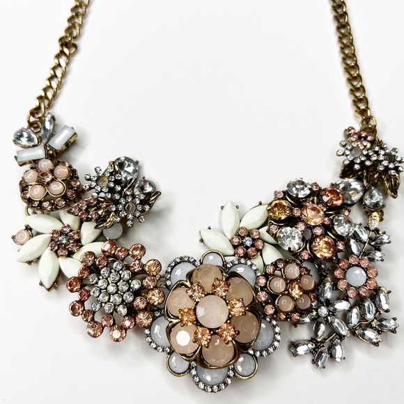 Antique Gold Tone Chunky Pink & White Crystal Flower Statement Necklace - Picture 2 of 7